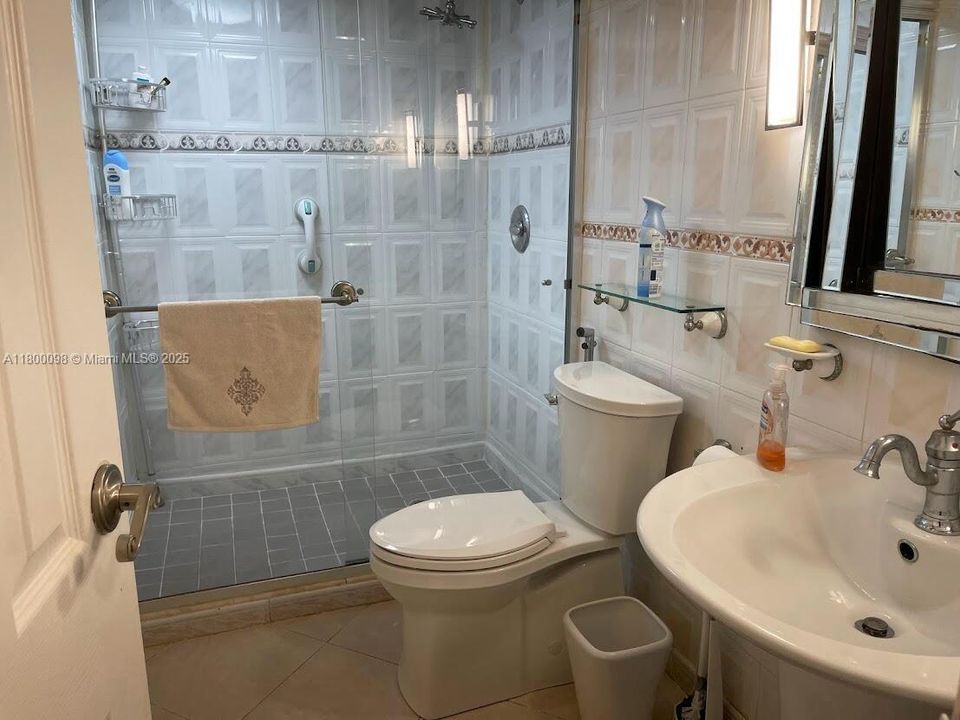 Active With Contract: $135,000 (2 beds, 2 baths, 1025 Square Feet)