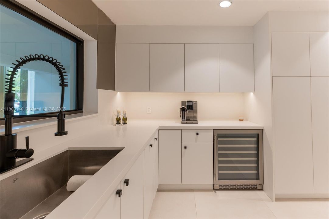 Recently Rented: $15,900 (5 beds, 4 baths, 3518 Square Feet)
