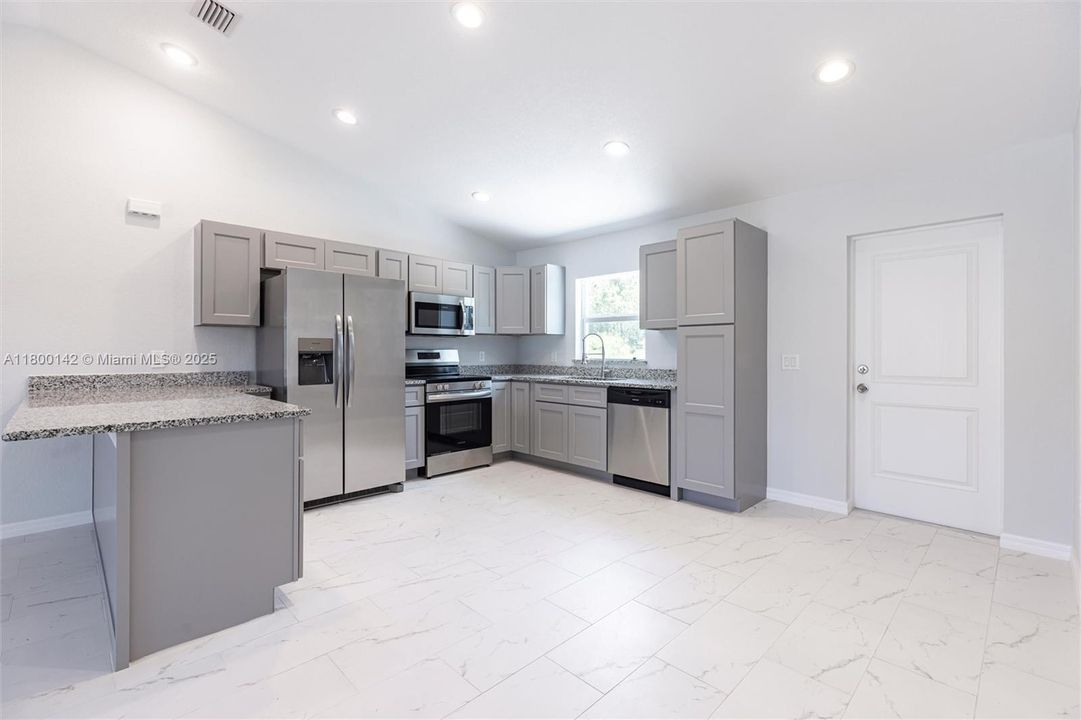 En Venta: $355,000 (3 camas, 2 baños, 0 Pies cuadrados)