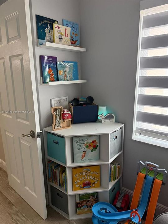 最近售出: $565,000 (3 贝兹, 2 浴室, 1582 平方英尺)