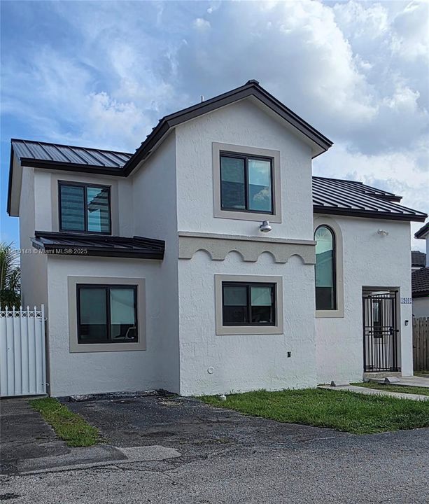 最近售出: $565,000 (3 贝兹, 2 浴室, 1582 平方英尺)