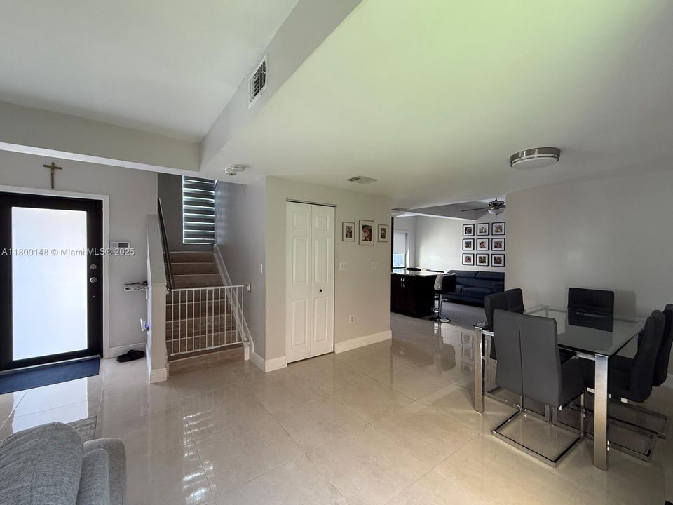 最近售出: $565,000 (3 贝兹, 2 浴室, 1582 平方英尺)