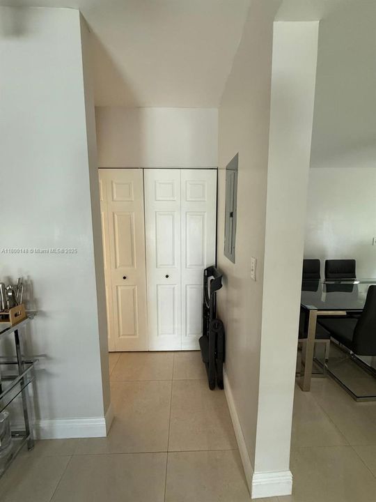 最近售出: $565,000 (3 贝兹, 2 浴室, 1582 平方英尺)