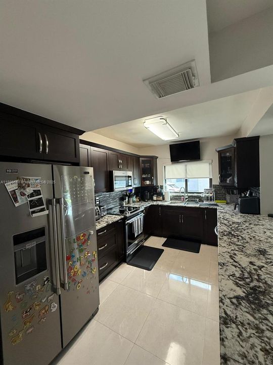 最近售出: $565,000 (3 贝兹, 2 浴室, 1582 平方英尺)