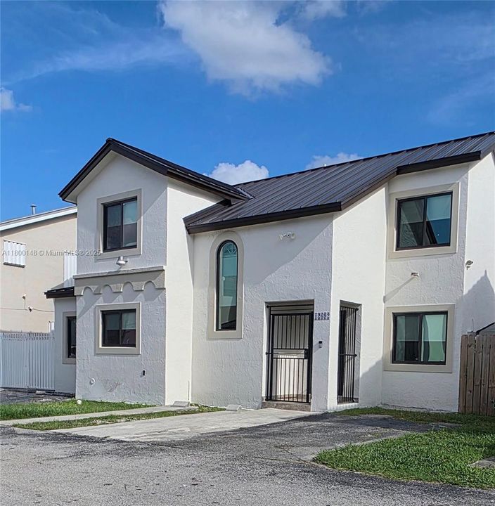 最近售出: $565,000 (3 贝兹, 2 浴室, 1582 平方英尺)