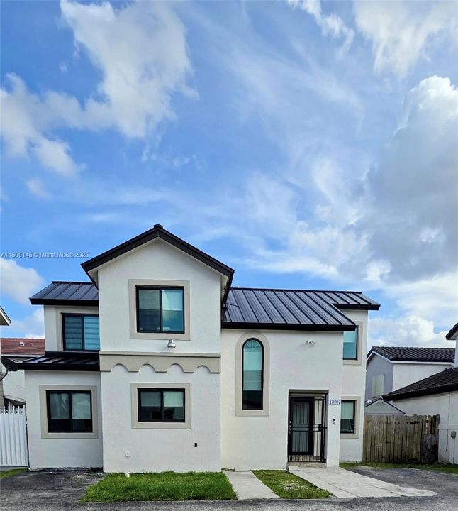 最近售出: $565,000 (3 贝兹, 2 浴室, 1582 平方英尺)