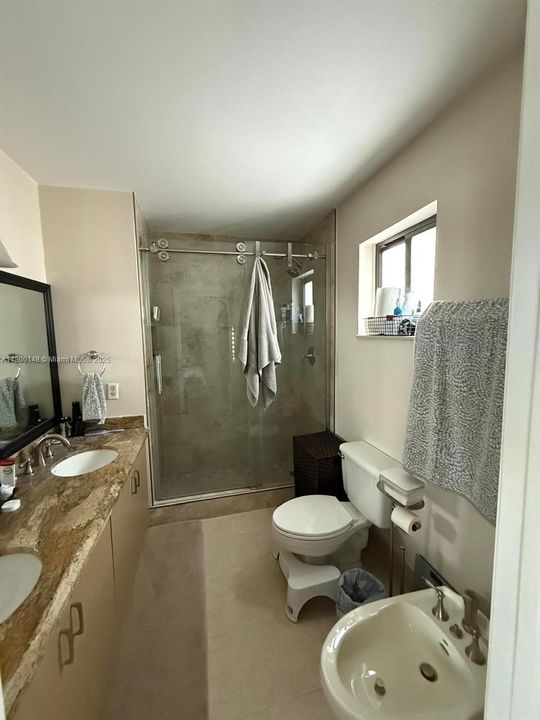 最近售出: $565,000 (3 贝兹, 2 浴室, 1582 平方英尺)