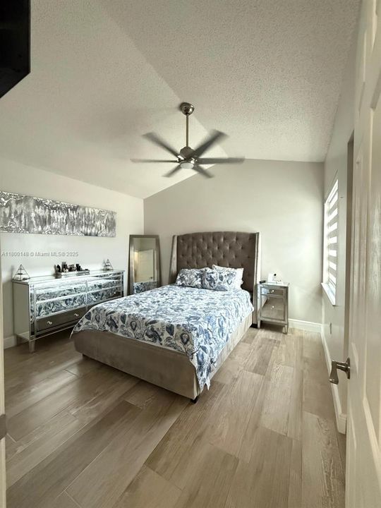 最近售出: $565,000 (3 贝兹, 2 浴室, 1582 平方英尺)