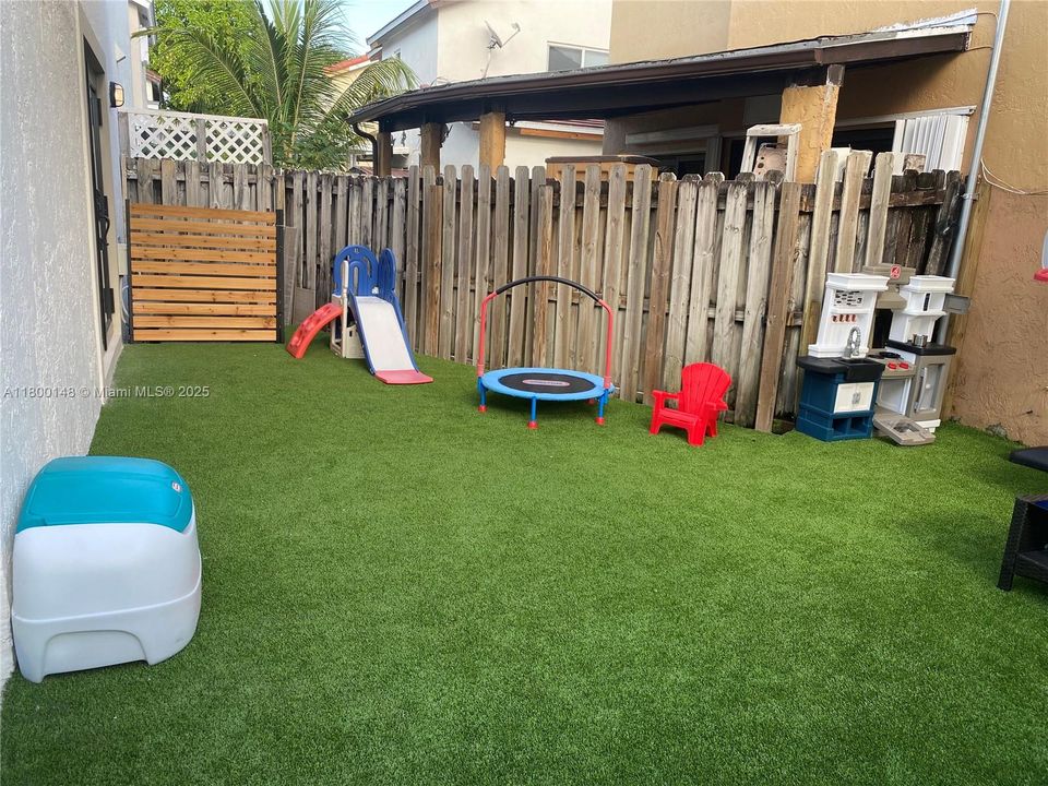 最近售出: $565,000 (3 贝兹, 2 浴室, 1582 平方英尺)