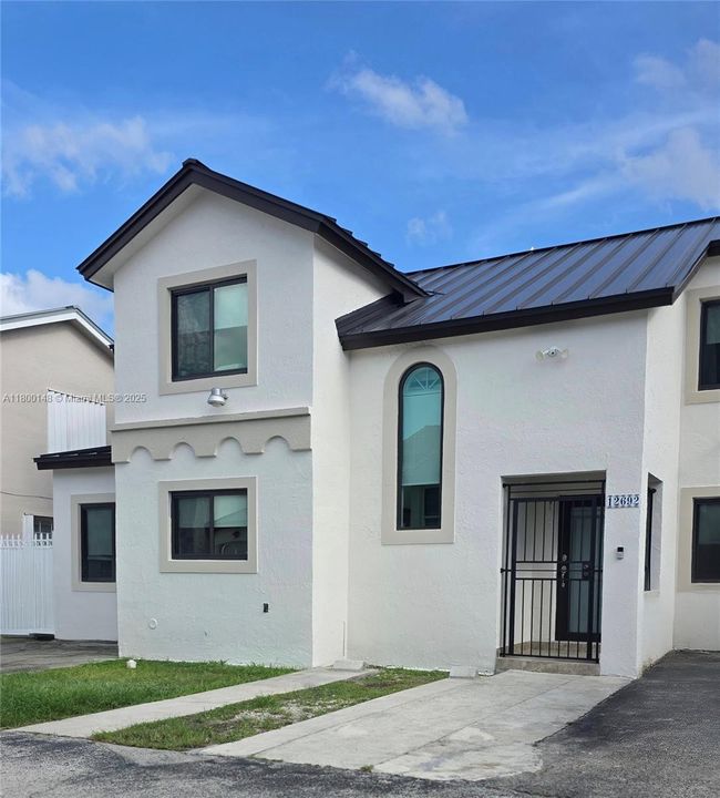 最近售出: $565,000 (3 贝兹, 2 浴室, 1582 平方英尺)