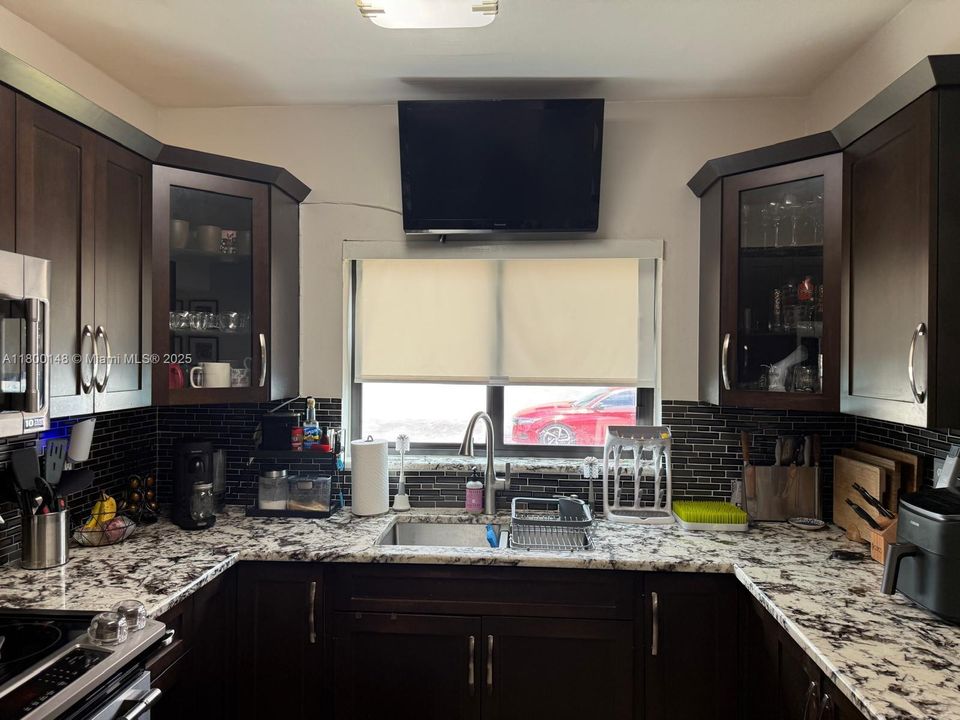 最近售出: $565,000 (3 贝兹, 2 浴室, 1582 平方英尺)