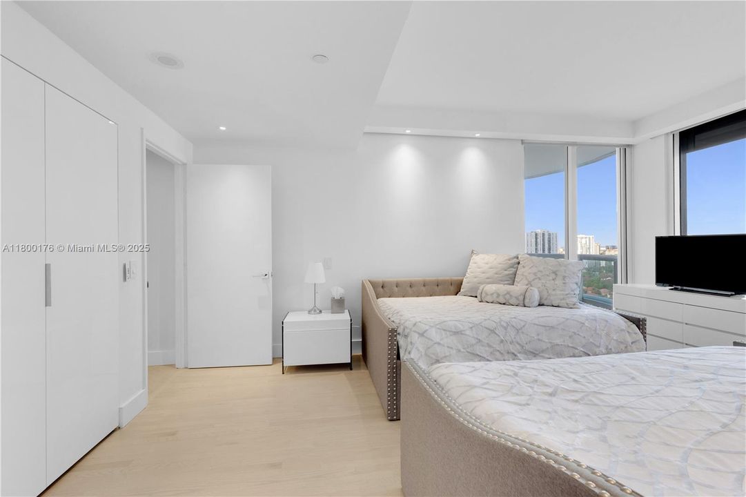 Active With Contract: $10,200 (3 beds, 2 baths, 2440 Square Feet)