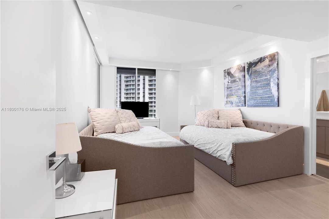 Active With Contract: $10,200 (3 beds, 2 baths, 2440 Square Feet)