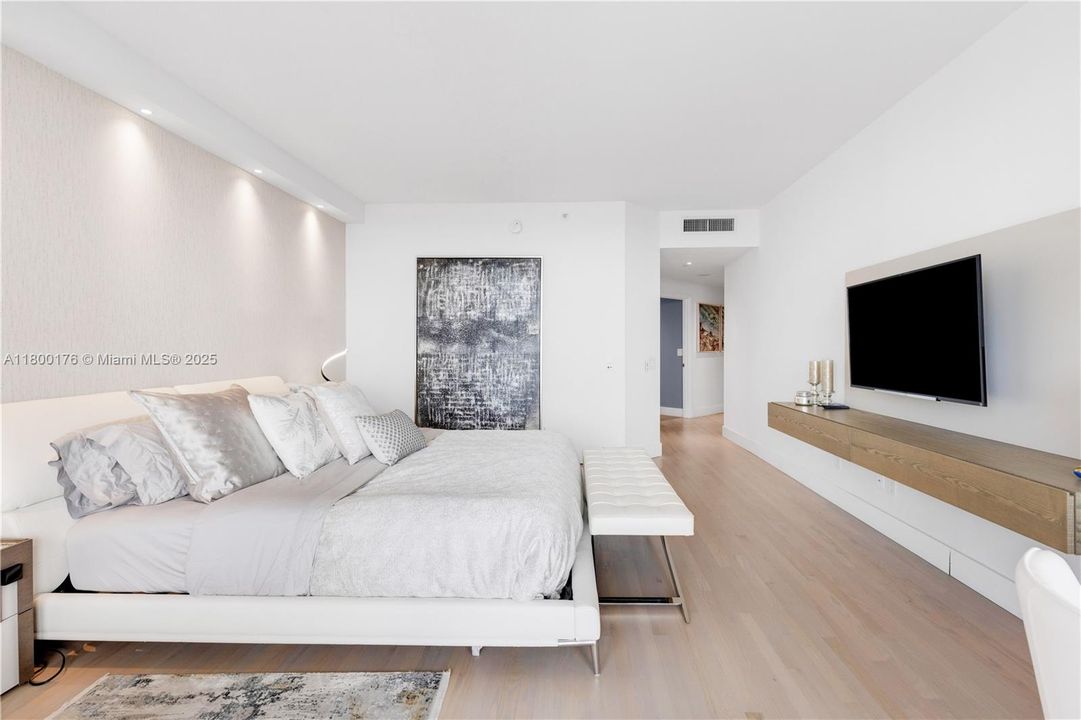 Active With Contract: $10,200 (3 beds, 2 baths, 2440 Square Feet)