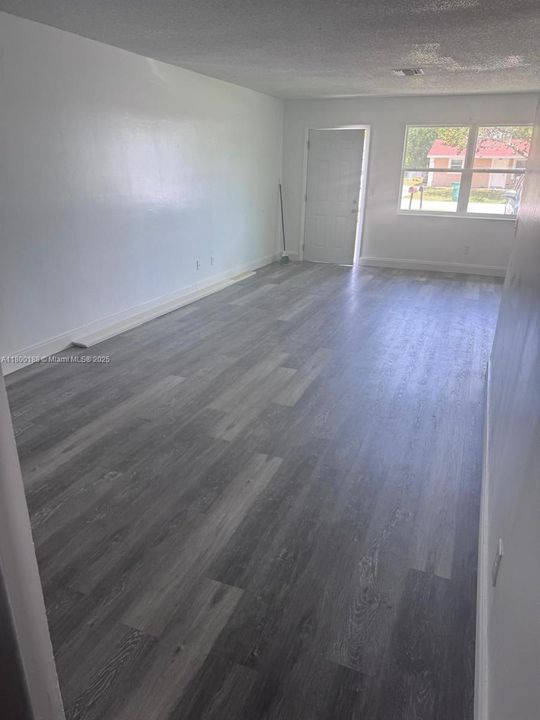 Recently Rented: $1,600 (2 beds, 1 baths, 1560 Square Feet)