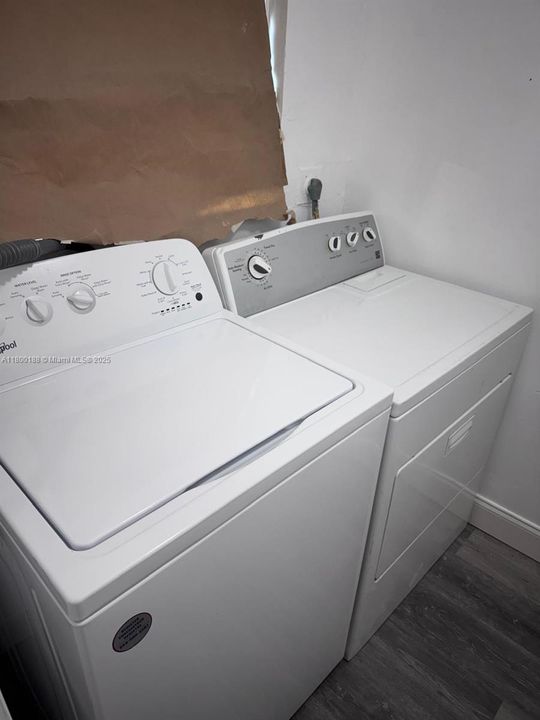 Recently Rented: $1,600 (2 beds, 1 baths, 1560 Square Feet)