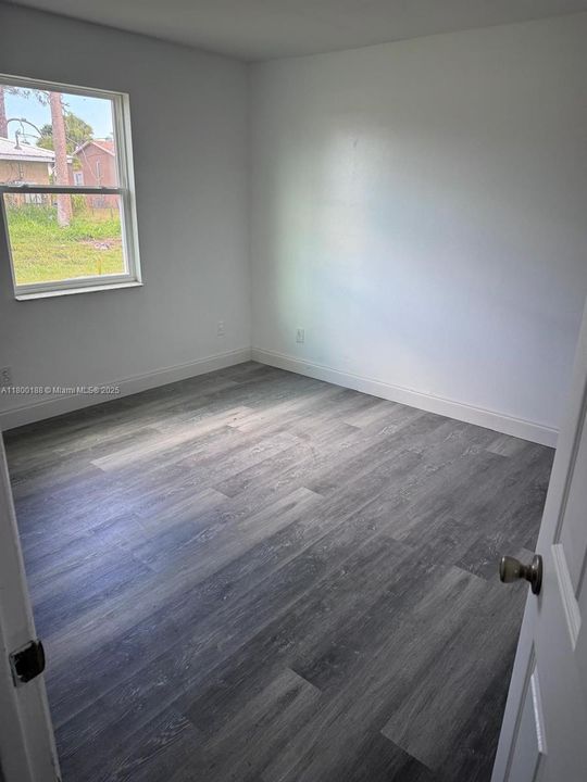 Recently Rented: $1,600 (2 beds, 1 baths, 1560 Square Feet)