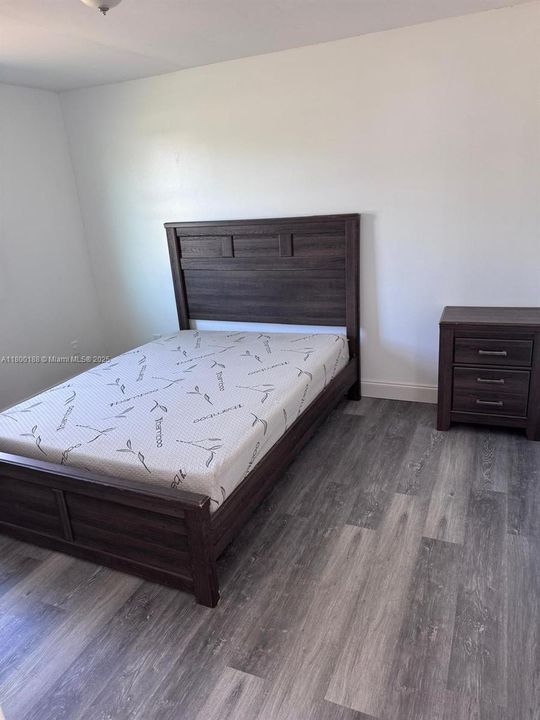 Recently Rented: $1,600 (2 beds, 1 baths, 1560 Square Feet)