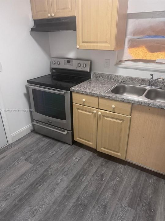 Recently Rented: $1,600 (2 beds, 1 baths, 1560 Square Feet)