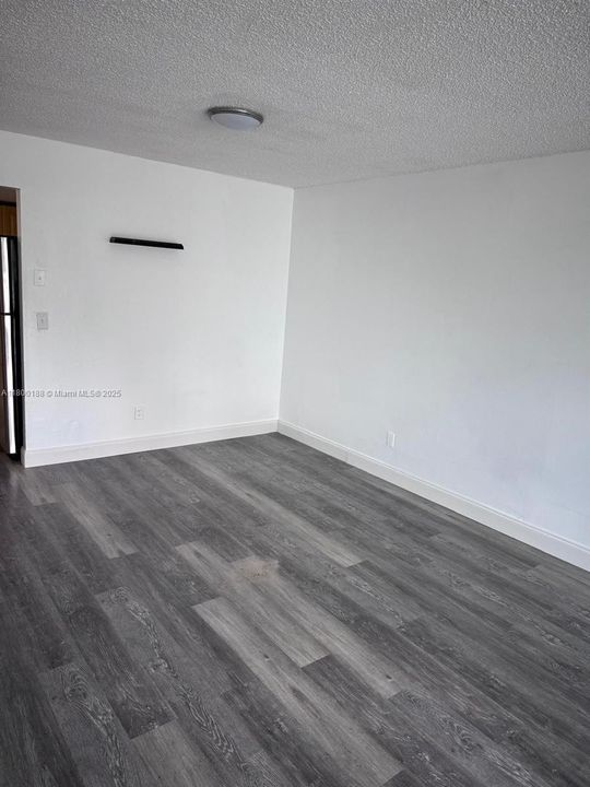 Recently Rented: $1,600 (2 beds, 1 baths, 1560 Square Feet)