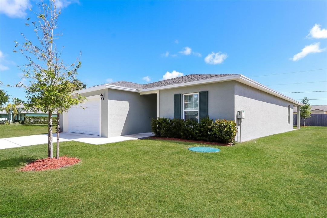 最近租的: $2,280 (4 贝兹, 2 浴室, 1833 平方英尺)