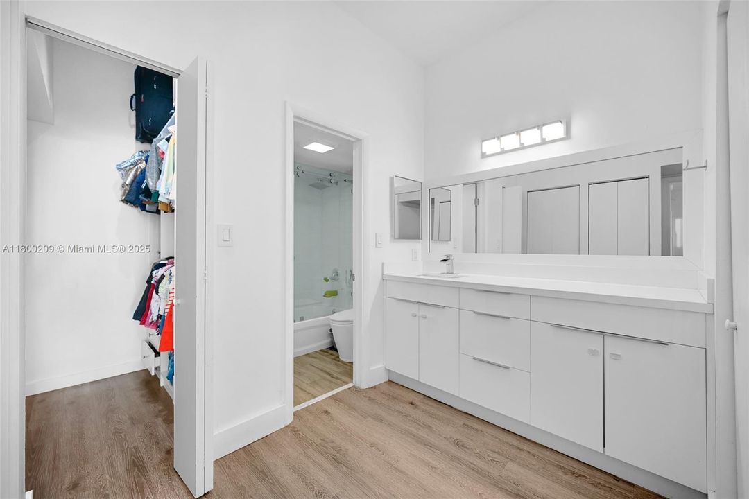 For Sale: $388,999 (3 beds, 3 baths, 1449 Square Feet)