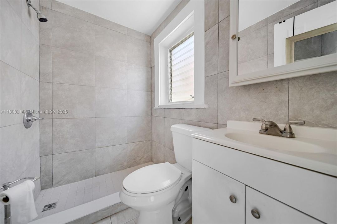 合同活跃: $2,300,000 (0 贝兹, 0 浴室, 5058 平方英尺)