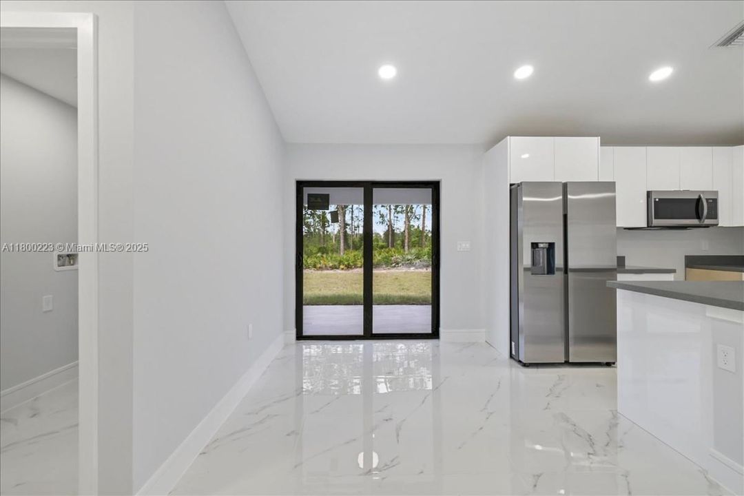 Vendido Recientemente: $289,900 (3 camas, 2 baños, 1239 Pies cuadrados)