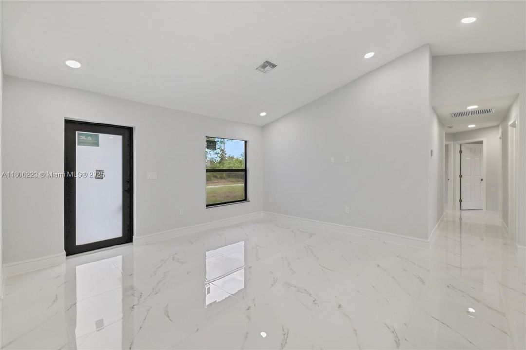 Vendido Recientemente: $289,900 (3 camas, 2 baños, 1239 Pies cuadrados)