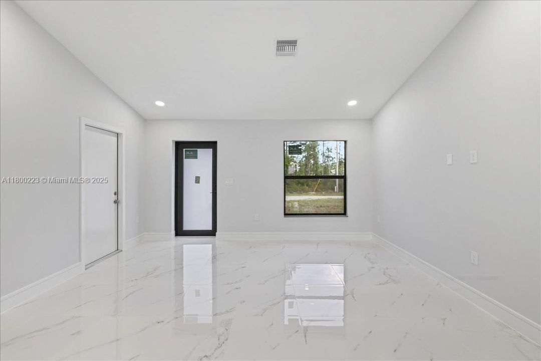 Vendido Recientemente: $289,900 (3 camas, 2 baños, 1239 Pies cuadrados)