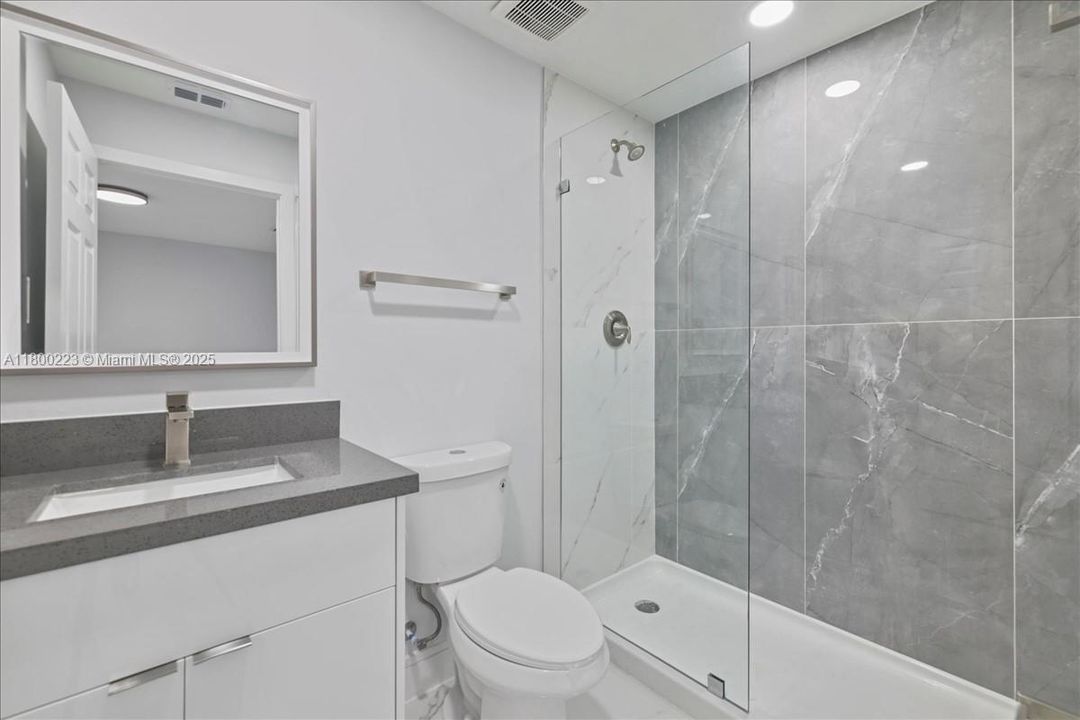 Vendido Recientemente: $289,900 (3 camas, 2 baños, 1239 Pies cuadrados)