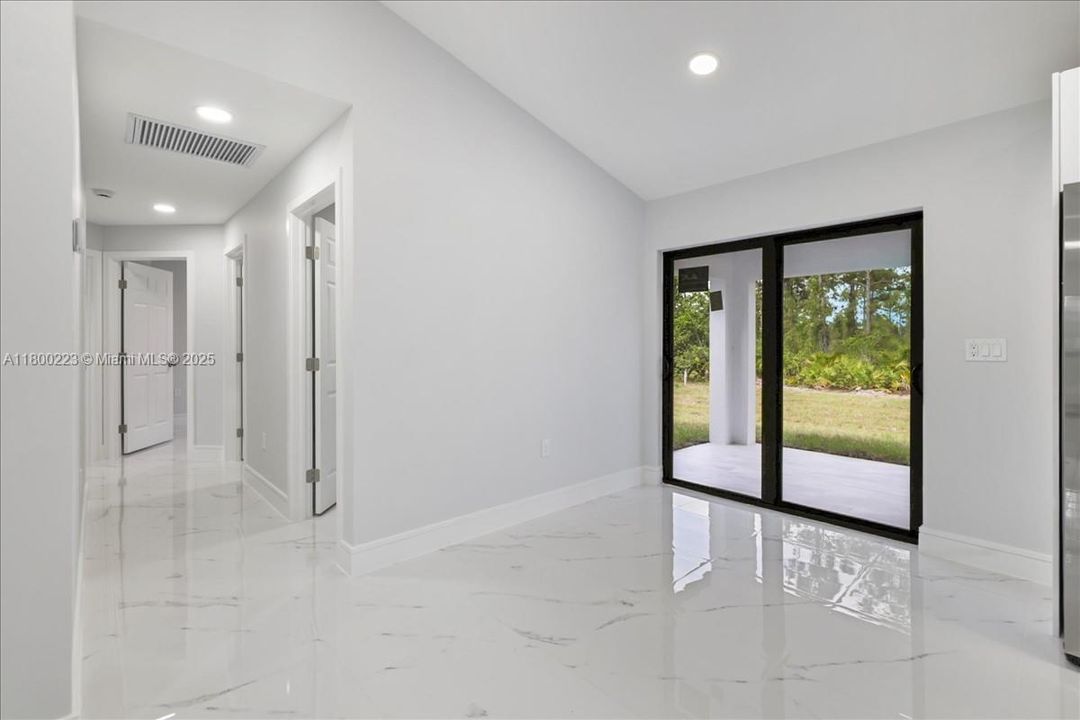 Vendido Recientemente: $289,900 (3 camas, 2 baños, 1239 Pies cuadrados)