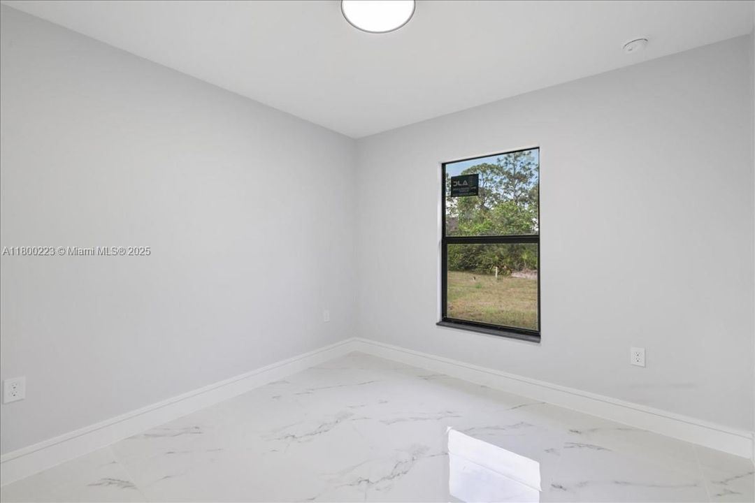 Vendido Recientemente: $289,900 (3 camas, 2 baños, 1239 Pies cuadrados)