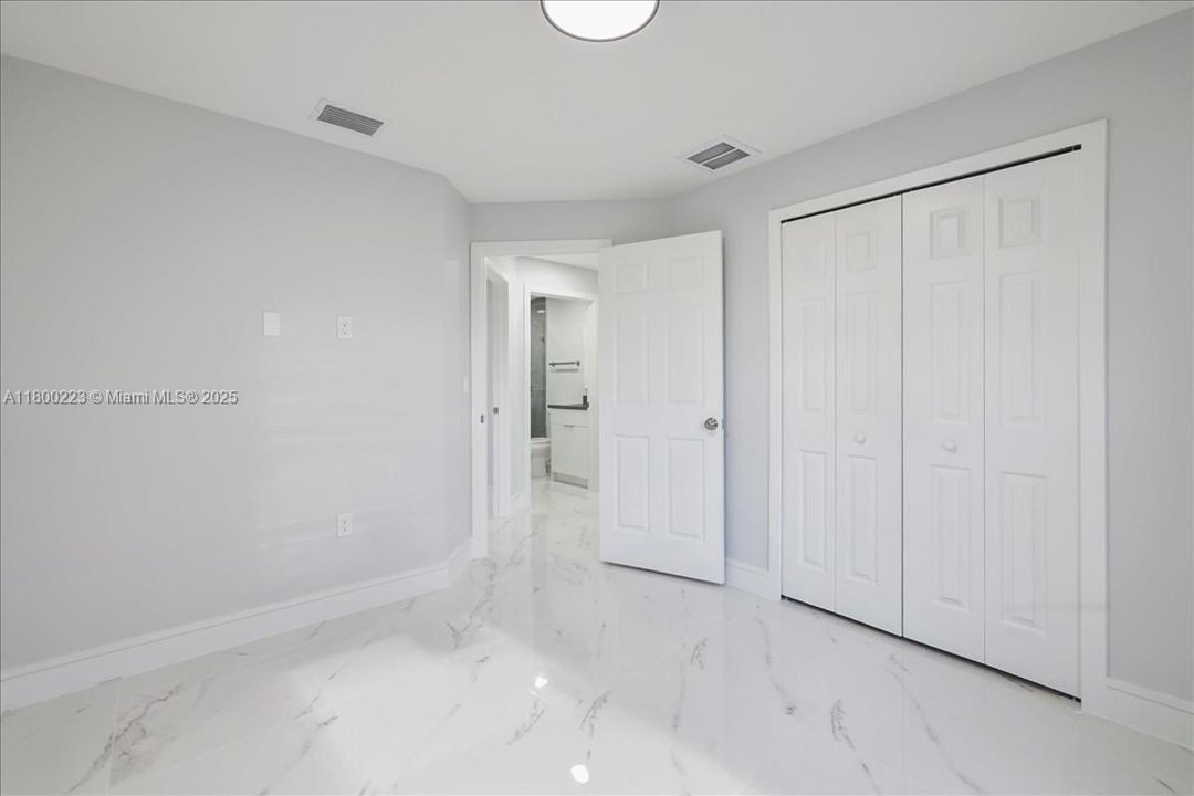 Vendido Recientemente: $289,900 (3 camas, 2 baños, 1239 Pies cuadrados)