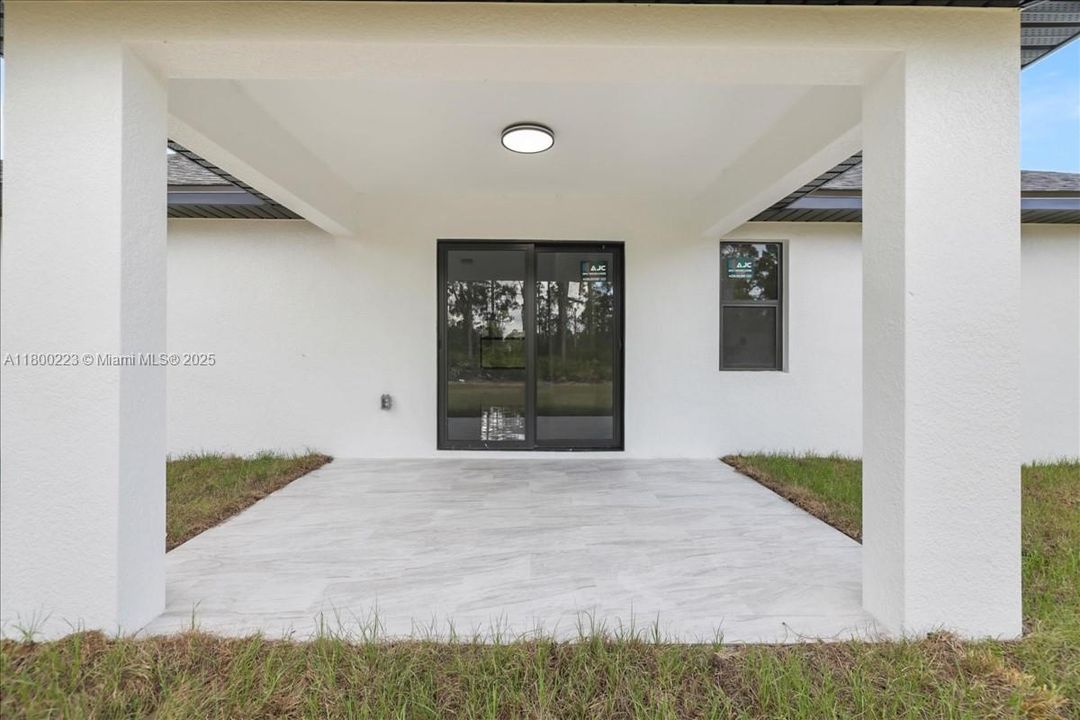 Vendido Recientemente: $289,900 (3 camas, 2 baños, 1239 Pies cuadrados)