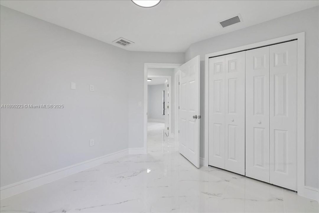 Vendido Recientemente: $289,900 (3 camas, 2 baños, 1239 Pies cuadrados)