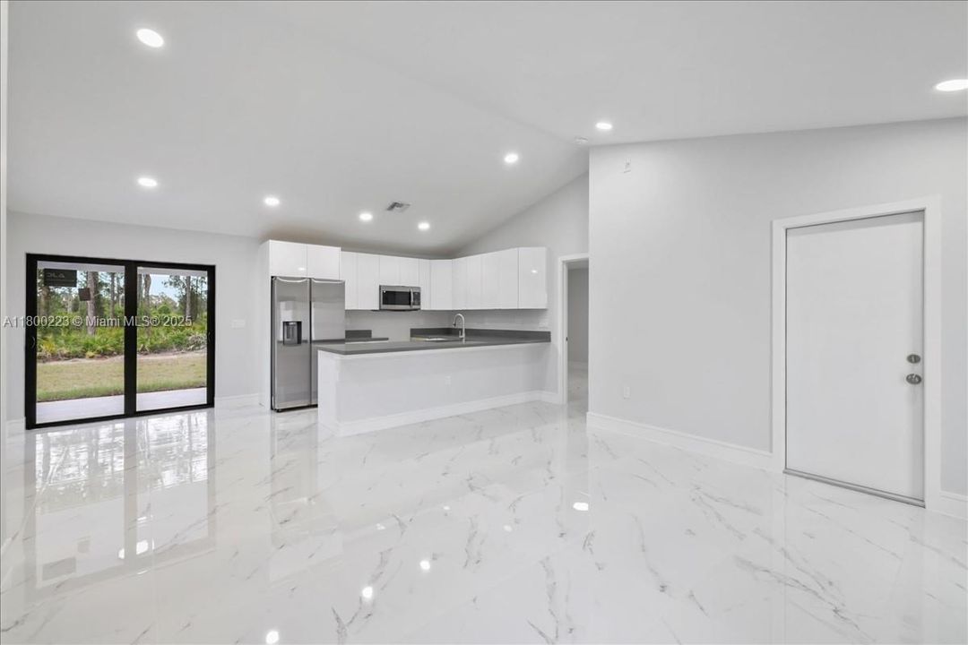 Vendido Recientemente: $289,900 (3 camas, 2 baños, 1239 Pies cuadrados)