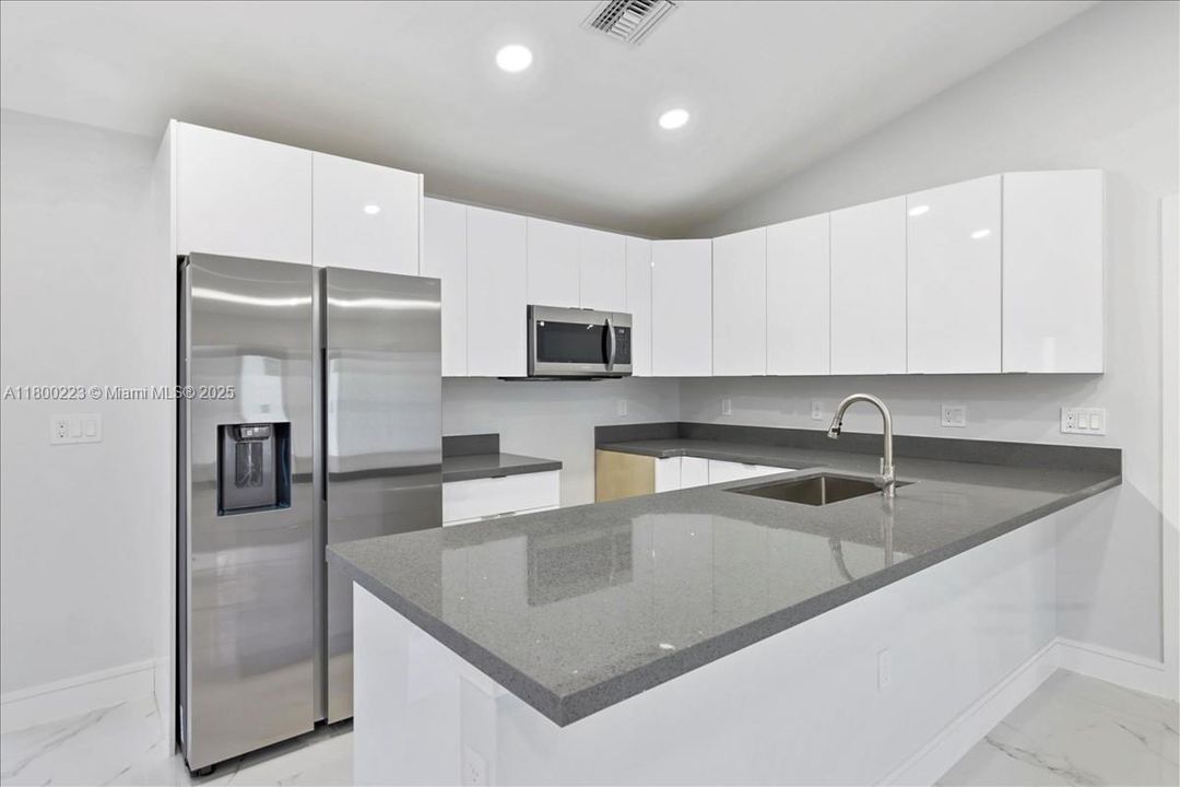 Vendido Recientemente: $289,900 (3 camas, 2 baños, 1239 Pies cuadrados)