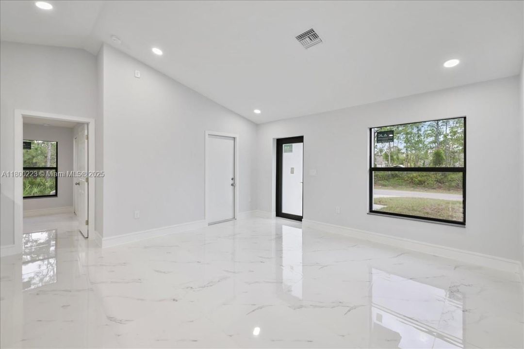 Vendido Recientemente: $289,900 (3 camas, 2 baños, 1239 Pies cuadrados)