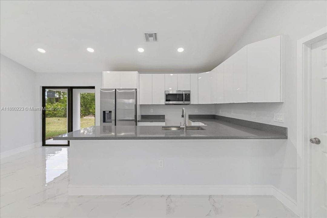 Vendido Recientemente: $289,900 (3 camas, 2 baños, 1239 Pies cuadrados)