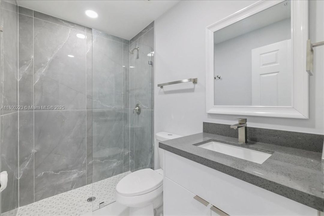 Vendido Recientemente: $289,900 (3 camas, 2 baños, 1239 Pies cuadrados)