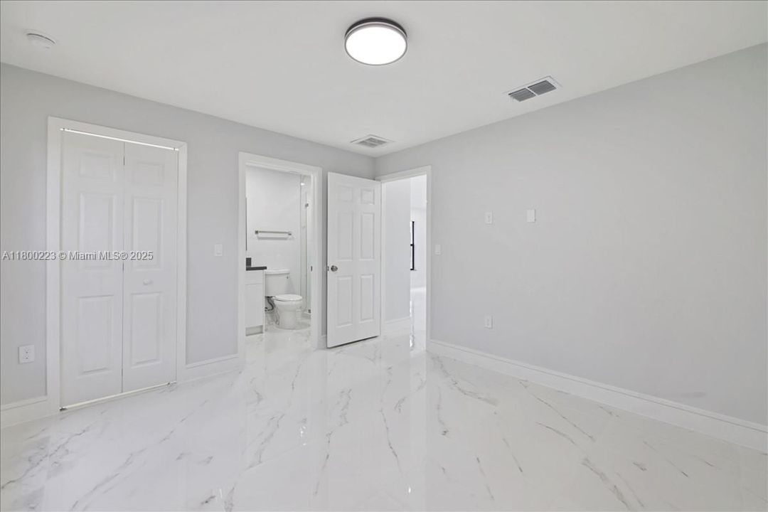 Vendido Recientemente: $289,900 (3 camas, 2 baños, 1239 Pies cuadrados)