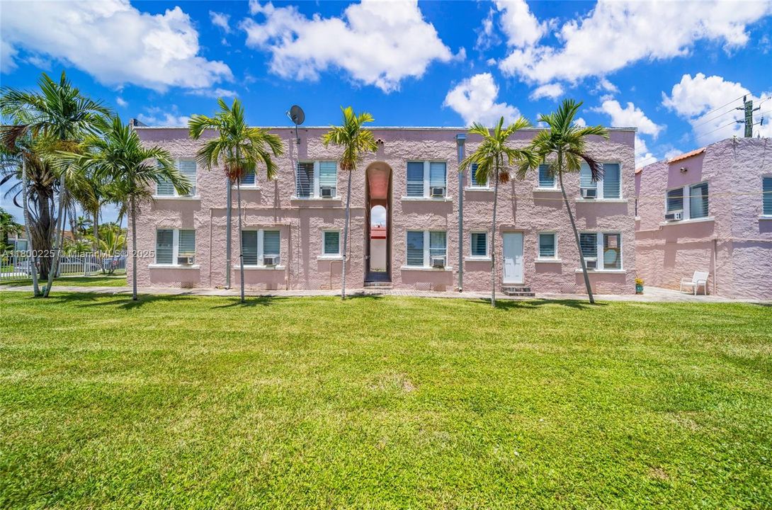 合同活跃: $2,300,000 (0 贝兹, 0 浴室, 0 平方英尺)