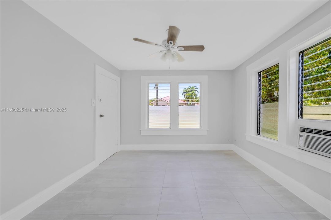 合同活跃: $2,300,000 (0 贝兹, 0 浴室, 0 平方英尺)