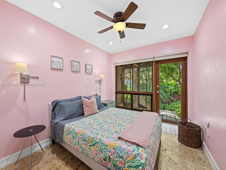 Недавно продано: $1,049,900 (3 спален, 2 ванн, 1644 Квадратных фут)