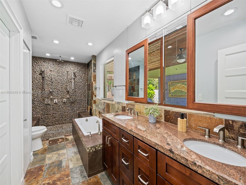 Недавно продано: $1,049,900 (3 спален, 2 ванн, 1644 Квадратных фут)