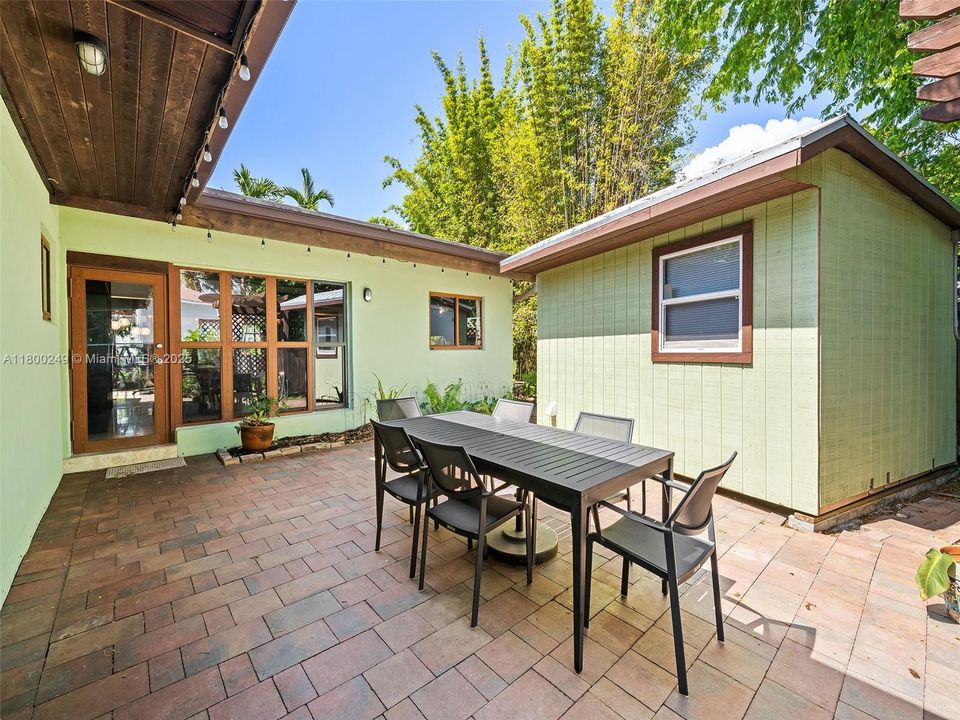 Недавно продано: $1,049,900 (3 спален, 2 ванн, 1644 Квадратных фут)