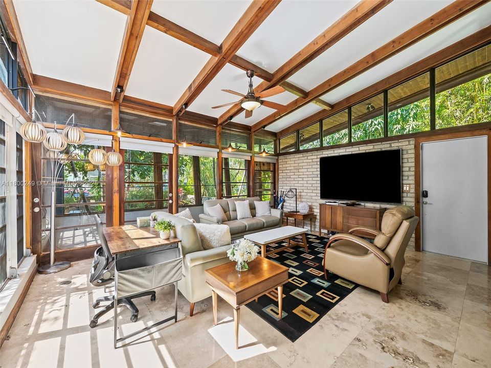 Недавно продано: $1,049,900 (3 спален, 2 ванн, 1644 Квадратных фут)