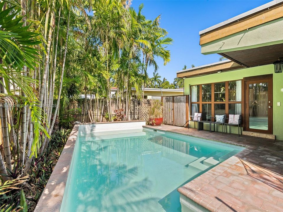 Недавно продано: $1,049,900 (3 спален, 2 ванн, 1644 Квадратных фут)