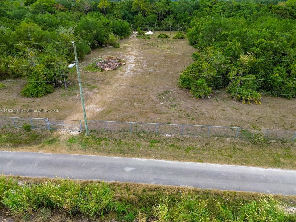 En Venta: $425,000 (2.23 acres)